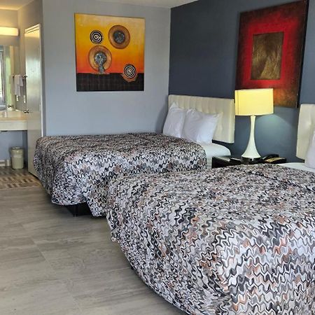 Deluxe Inn Airport ماكالين المظهر الخارجي الصورة