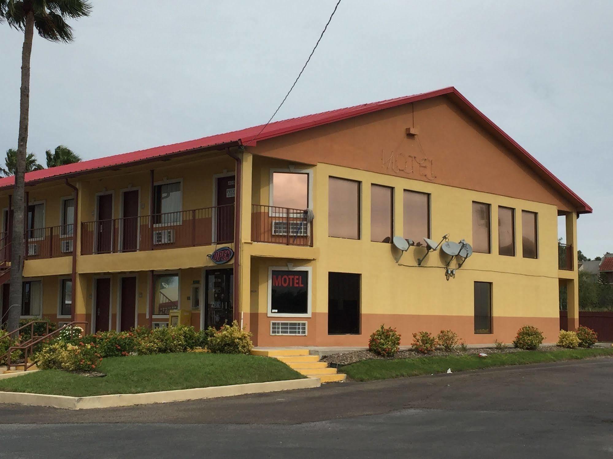 Deluxe Inn Airport ماكالين المظهر الخارجي الصورة