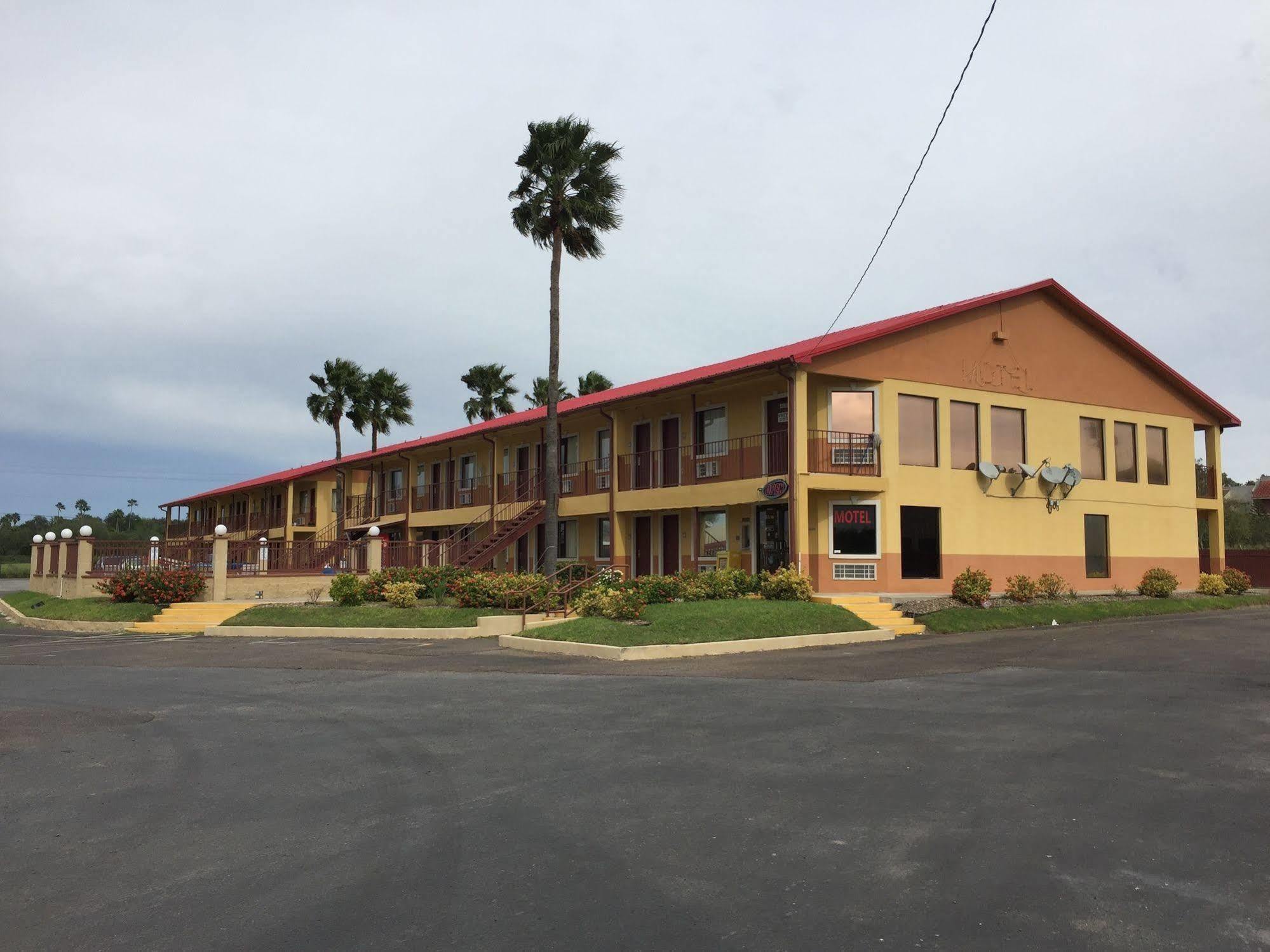 Deluxe Inn Airport ماكالين المظهر الخارجي الصورة